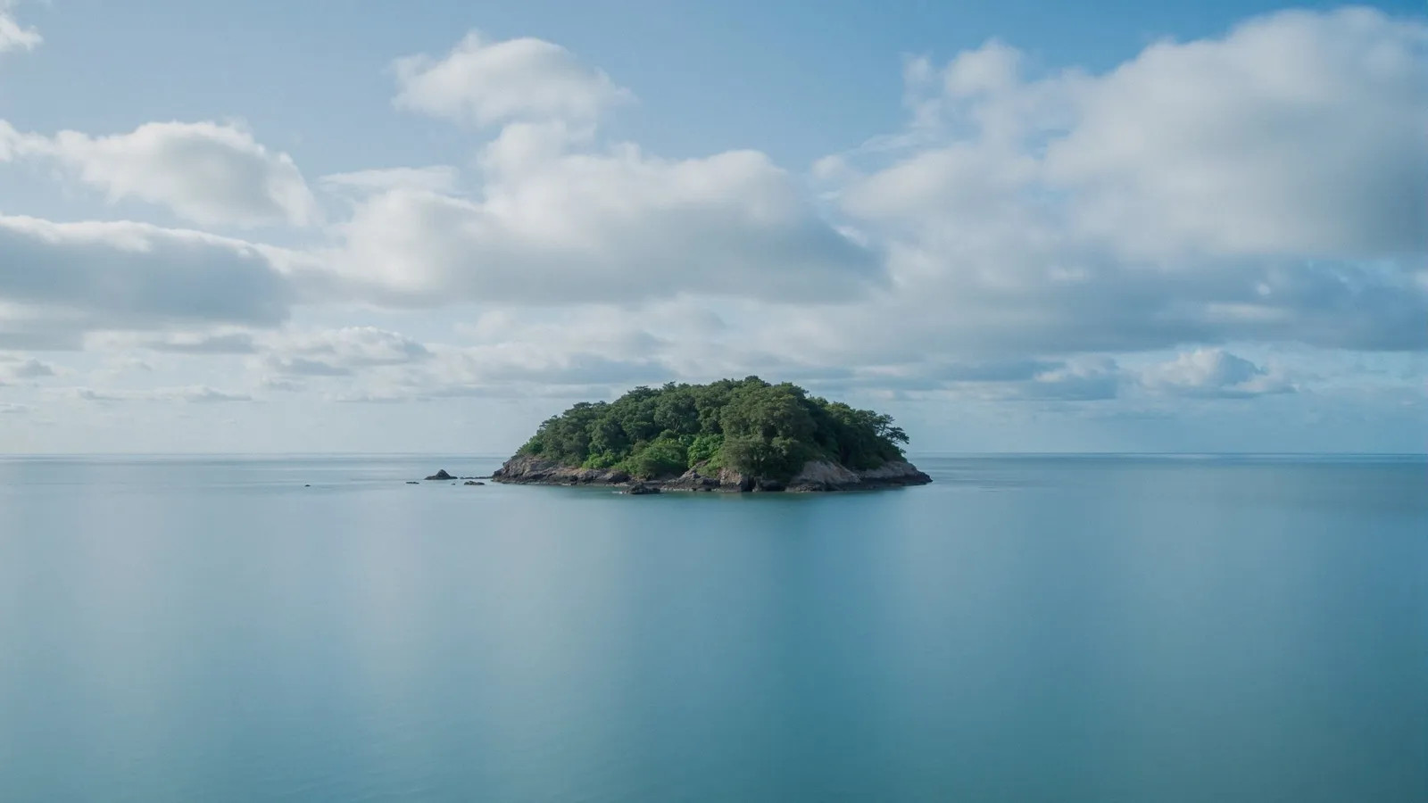 isolated-island-in-tranquil-waters-141603033